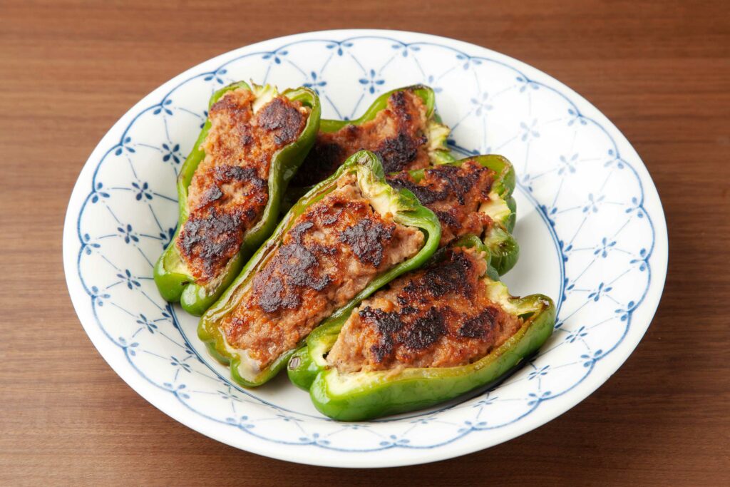 Green Bell Peppers according to the Japanese recipe of Piman no NIkuzume